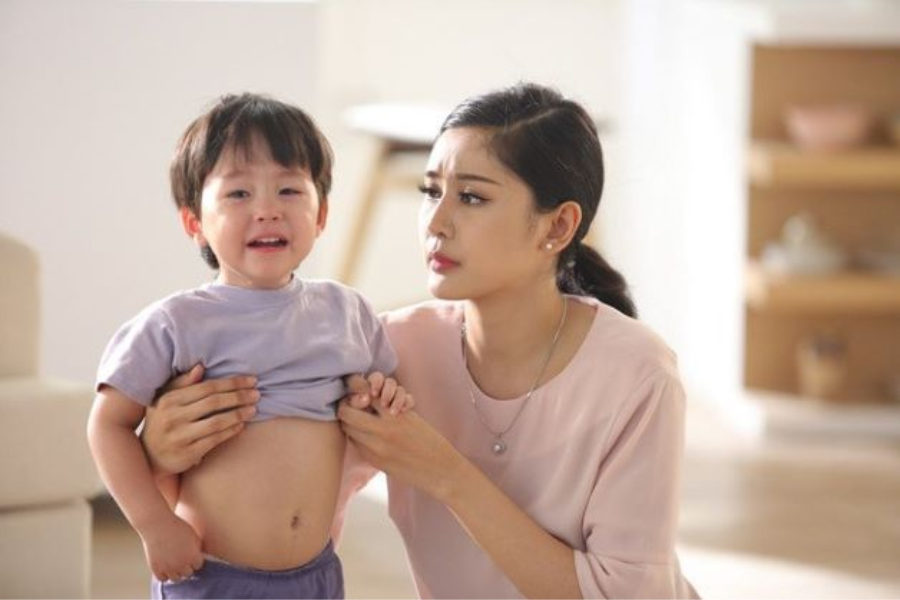 Trẻ bị đau bụng do rối loạn tiêu hóa