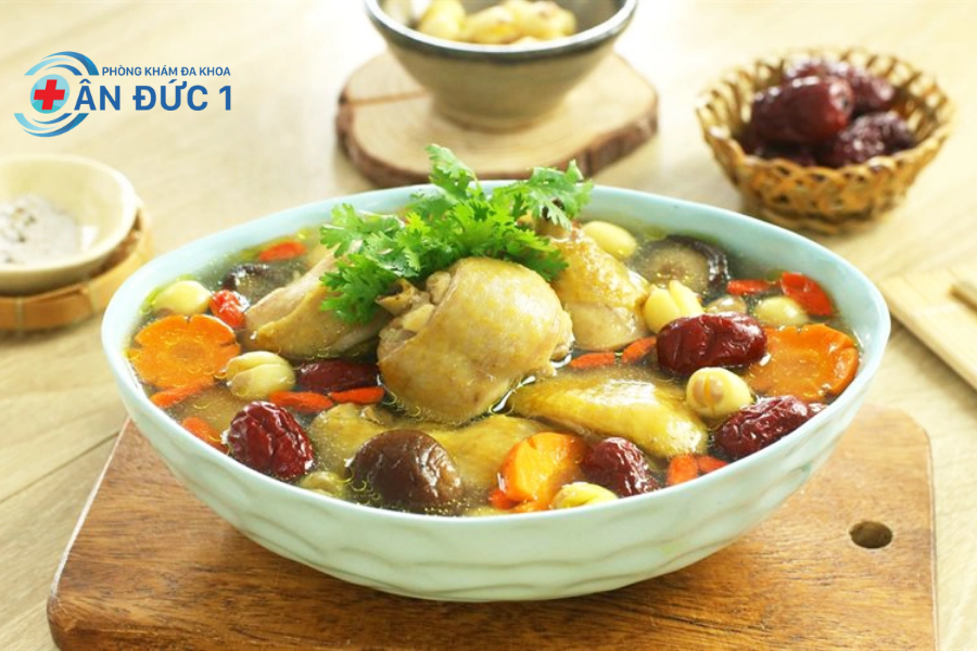 TOP món canh tốt cho người bị dạ dày - Canh gà hầm hạt sen